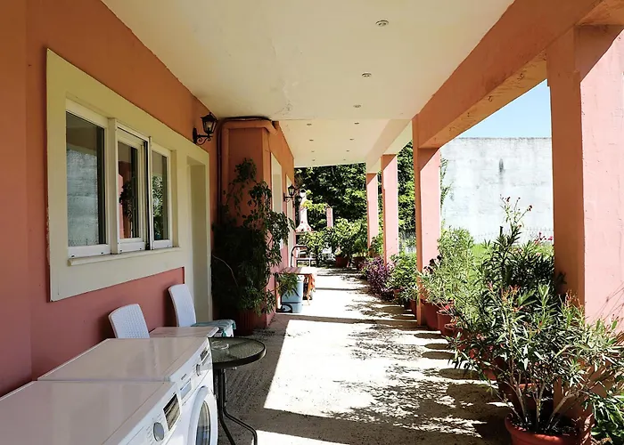 Private Villa Akobara, 2Km From City Center